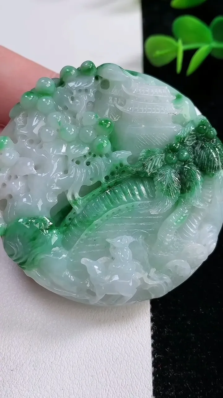 天然A货翡翠山水牌吊坠，尺寸57.5-14.5，重:104.79g
12月17日