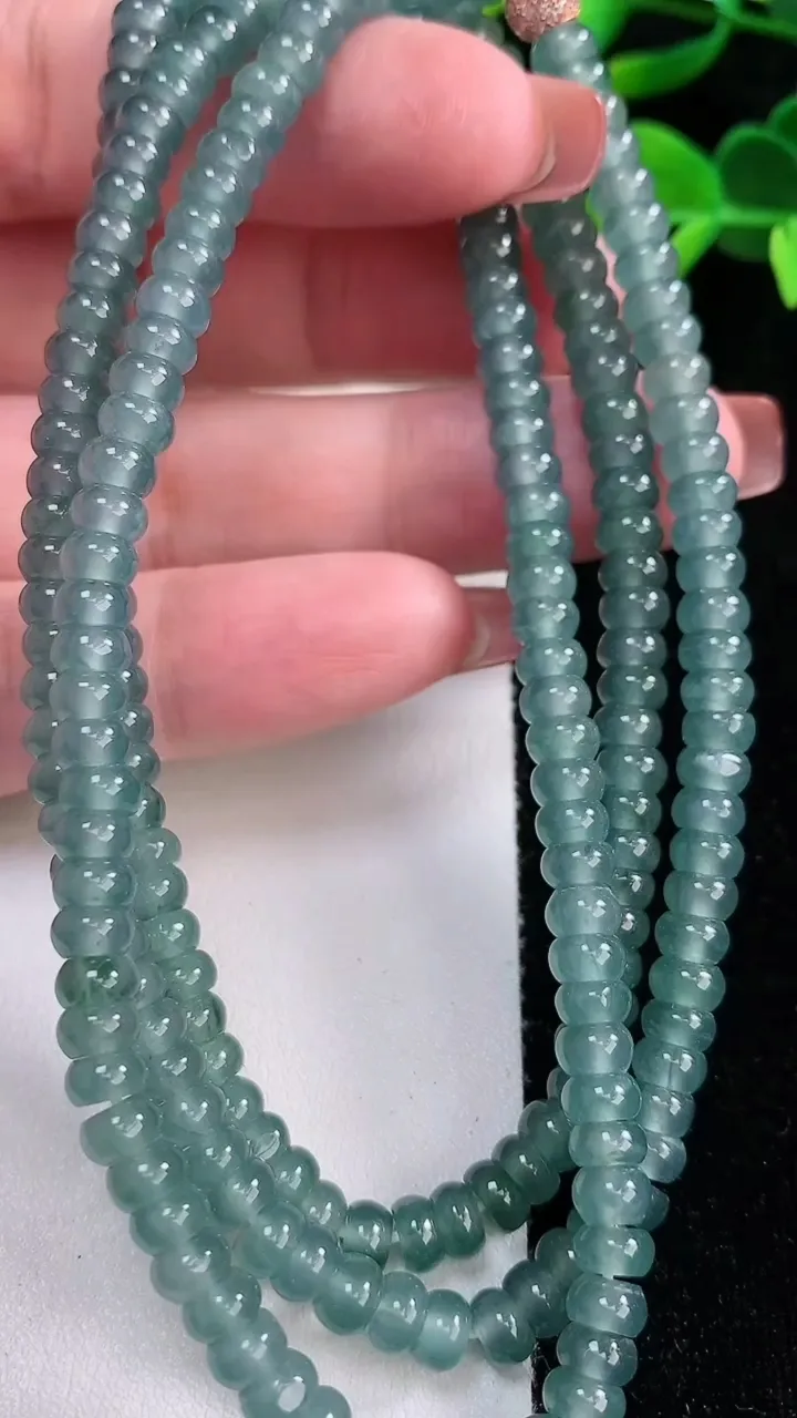 天然A货翡翠算盘珠项链，尺寸5.2-266颗，重:42.79g12月17日
工厂直销收藏佳品,种好水