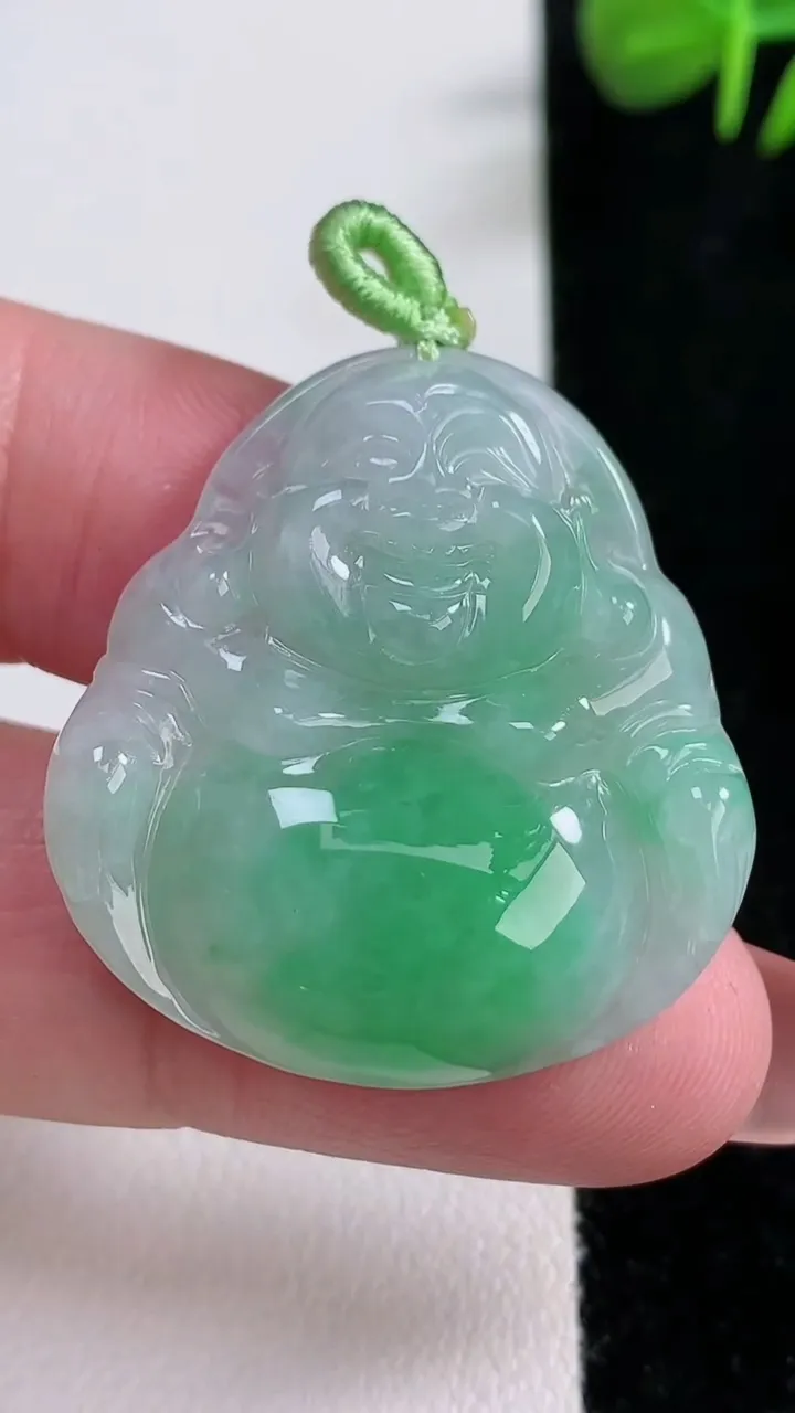 天然A货翡翠佛公吊坠，尺寸33-30.2-7，重量:12.18g
12月17日