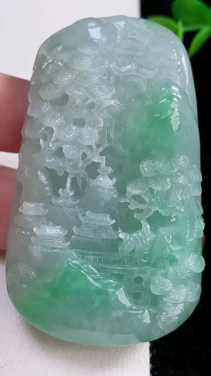 天然A货翡翠山水牌吊坠，尺寸69-42-15，重:90.66g
12月17日