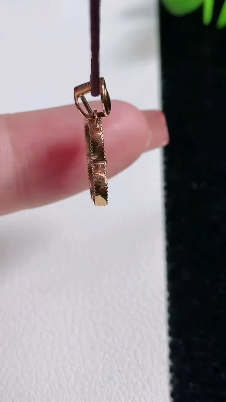 天然A货翡翠四叶草吊坠，尺寸21-15-2，重:1.11g
12月17日