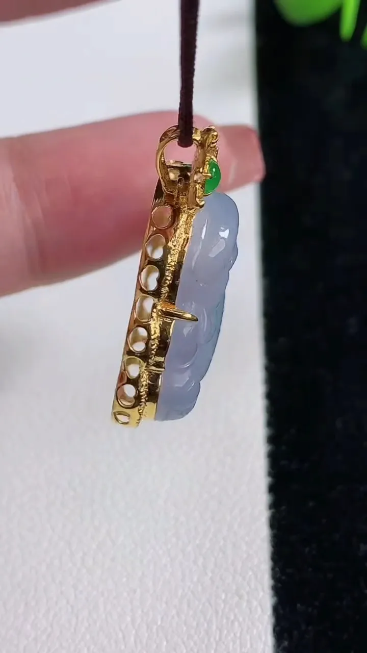 天然A货翡翠18K金紫罗兰佛公吊坠，尺寸29.7-26-7.6，裸石19.5-23.7重量:5.42g
12月17日