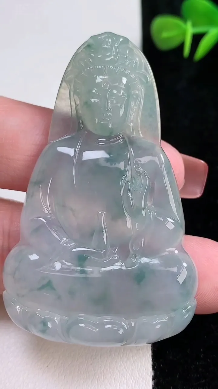 天然A货翡翠冰种飘花观音菩萨吊坠，尺寸61-38-5.7，重量:23.37g
12月17日