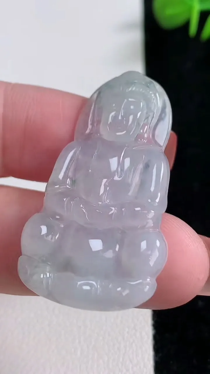 天然A货翡翠冰种飘花观音菩萨吊坠，尺寸40.4-23.5-3.5，重量:5.87g
12月17日