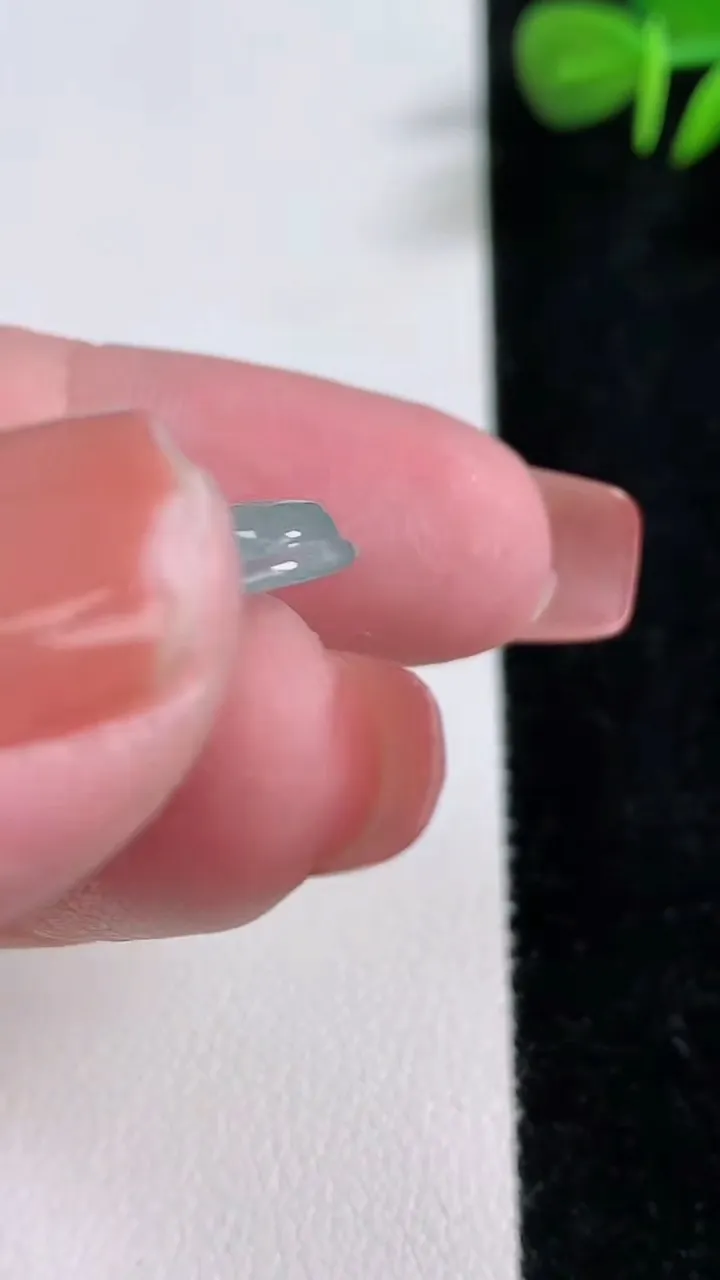 天然A货翡翠佛公吊坠，尺寸19.4-22-4.6，重量:2.87g
12月17日