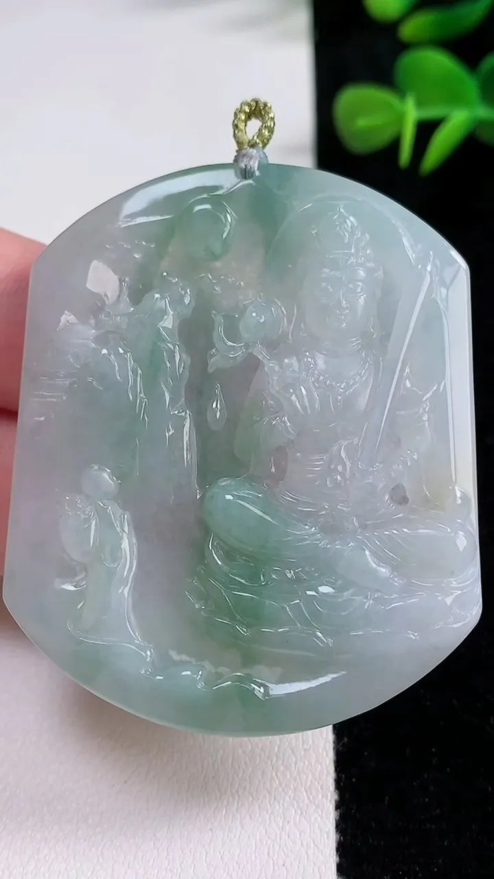 天然A货翡翠虚空藏菩萨吊坠，尺寸55-46-5.7，重量:31.89g
12月17日
