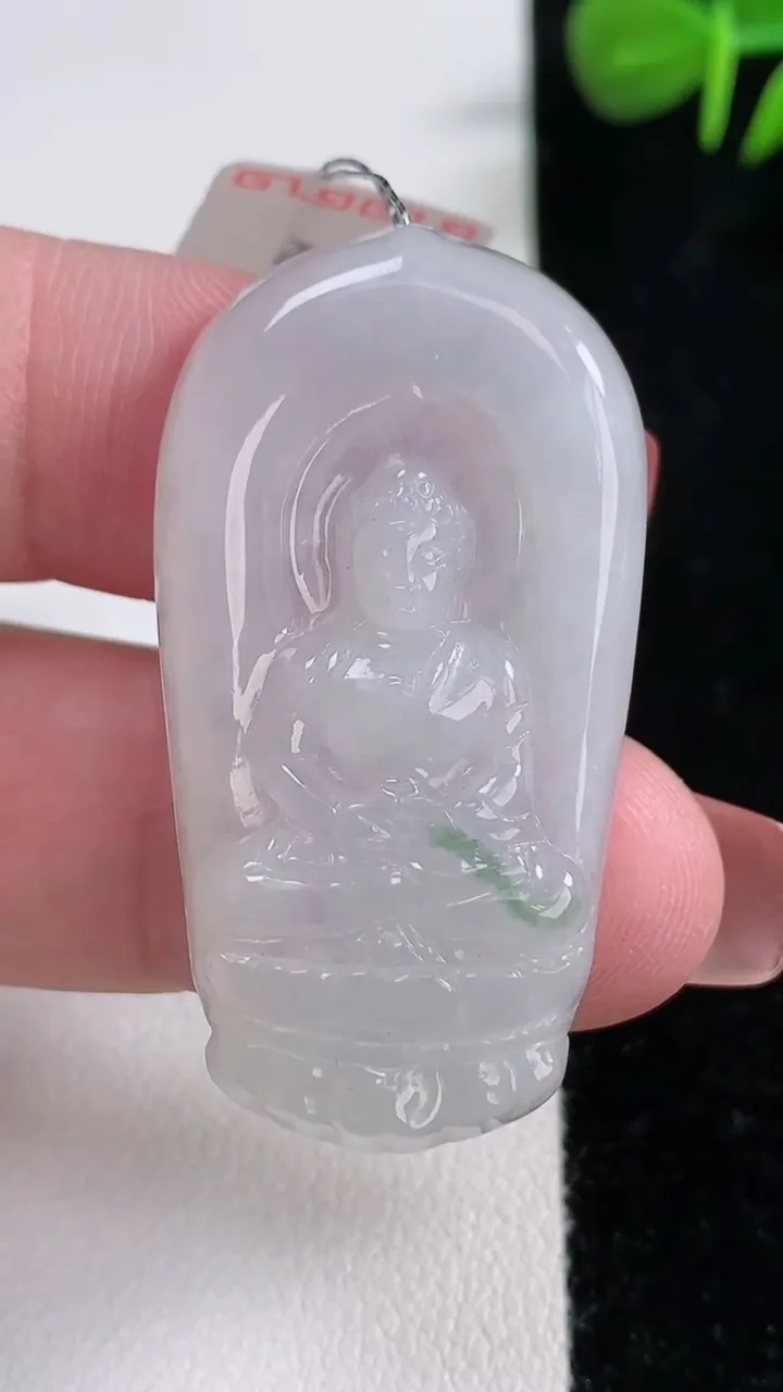 天然A货翡翠大日如来吊坠，尺寸42.8-22.8-5.2，重量:10.32g
12月17日