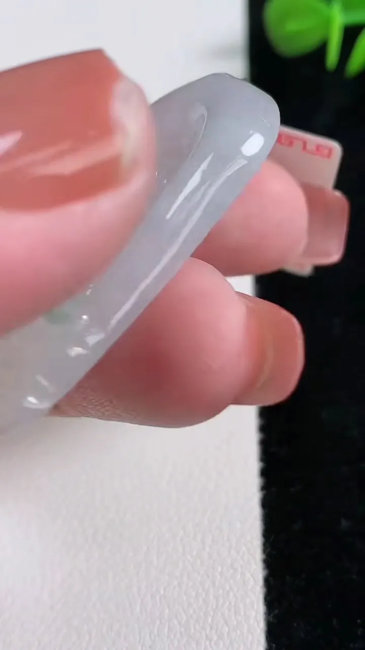 天然A货翡翠大日如来吊坠，尺寸42.8-22.8-5.2，重量:10.32g
12月17日