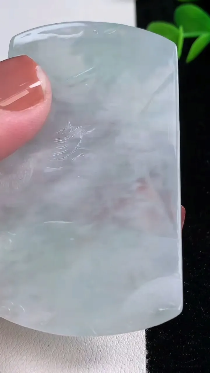 天然A货翡翠御龙大势至菩萨吊坠，尺寸67.4-41.4-5.2，重量:37.68g
12月17日