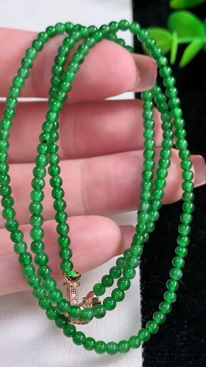 天然A货翡翠小米珠项链，尺寸6-186，重量:13.10g12月17日
工厂直销收藏佳品,种好水足，色泽均匀，有种有色，上手高大气！