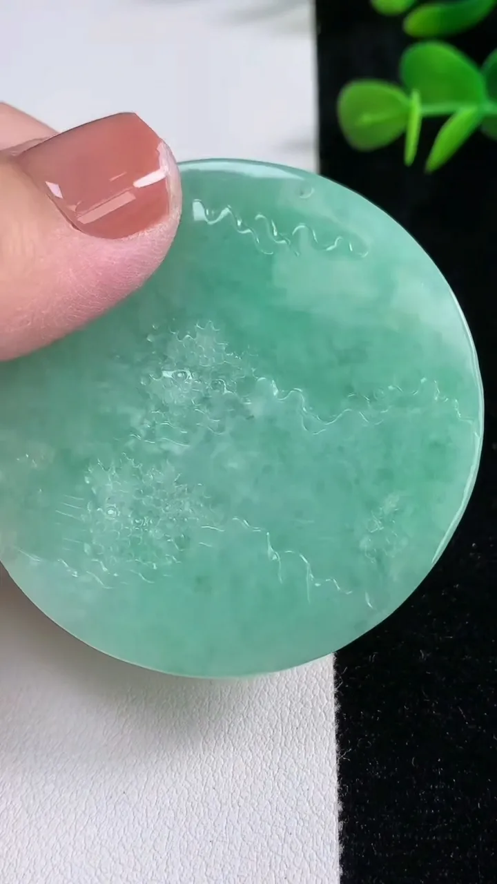 天然A货翡翠山水牌吊坠，尺寸53.5-5，重量:34.20g
12月17日