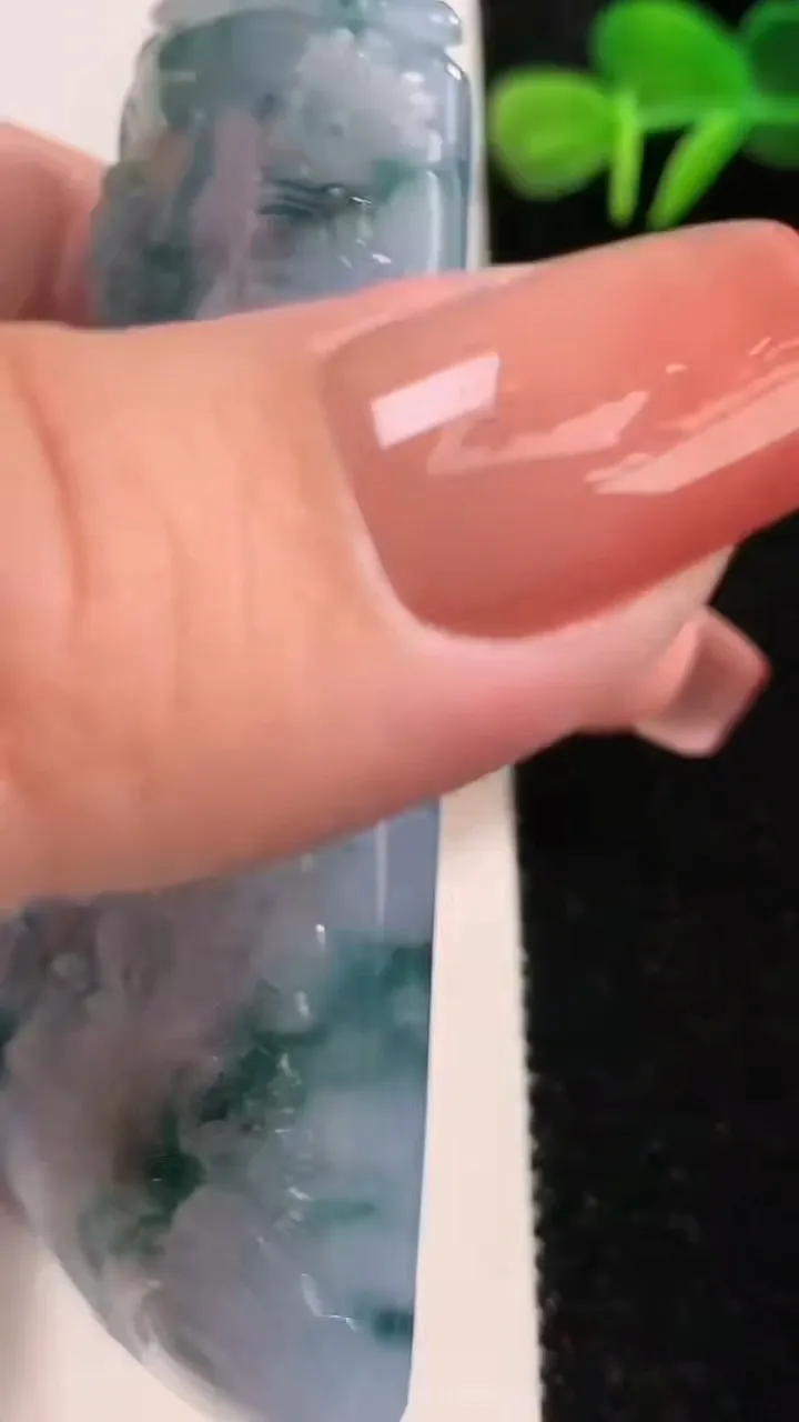 天然A货翡翠紫罗兰飘花山水牌吊坠，尺寸73-47-8，重:53.61g
12月17日