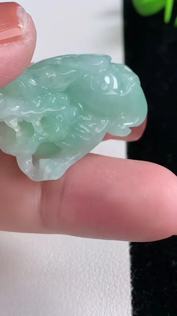 天然A货翡翠貔貅吊坠，尺寸29.2-14.8-21.2，重量:17.44g
12月17日