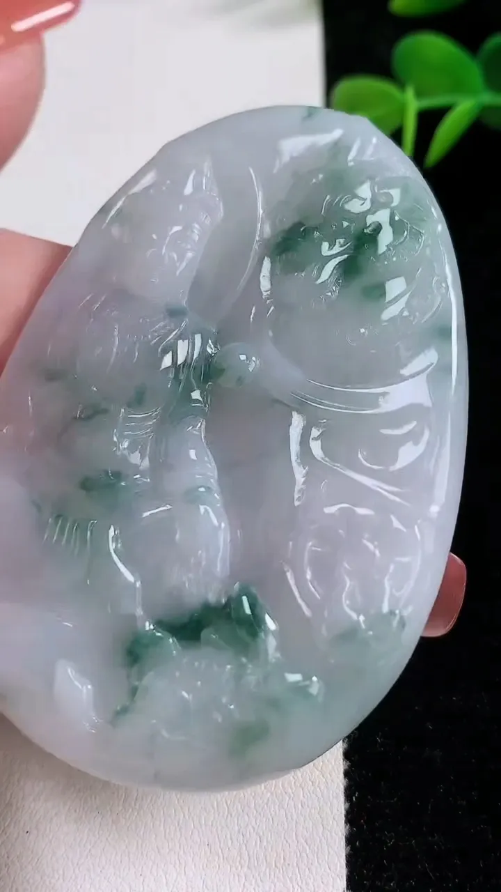 天然A货翡翠飘花文殊菩萨吊坠，尺寸69-48.8-6.5，重:41.52g
12月17日