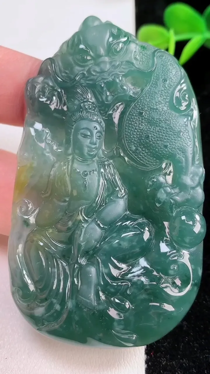 天然A货翡翠吊坠，尺寸73-42-7.2，重:47.93g
12月17日