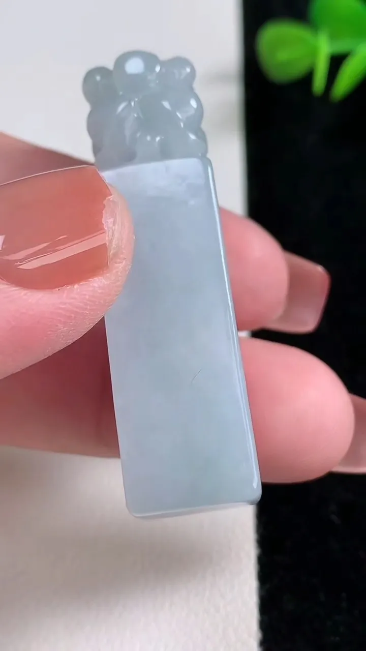 天然A货翡翠貔貅印章，尺寸48.8-13.2-12.7，重量:24.65g
12月17日