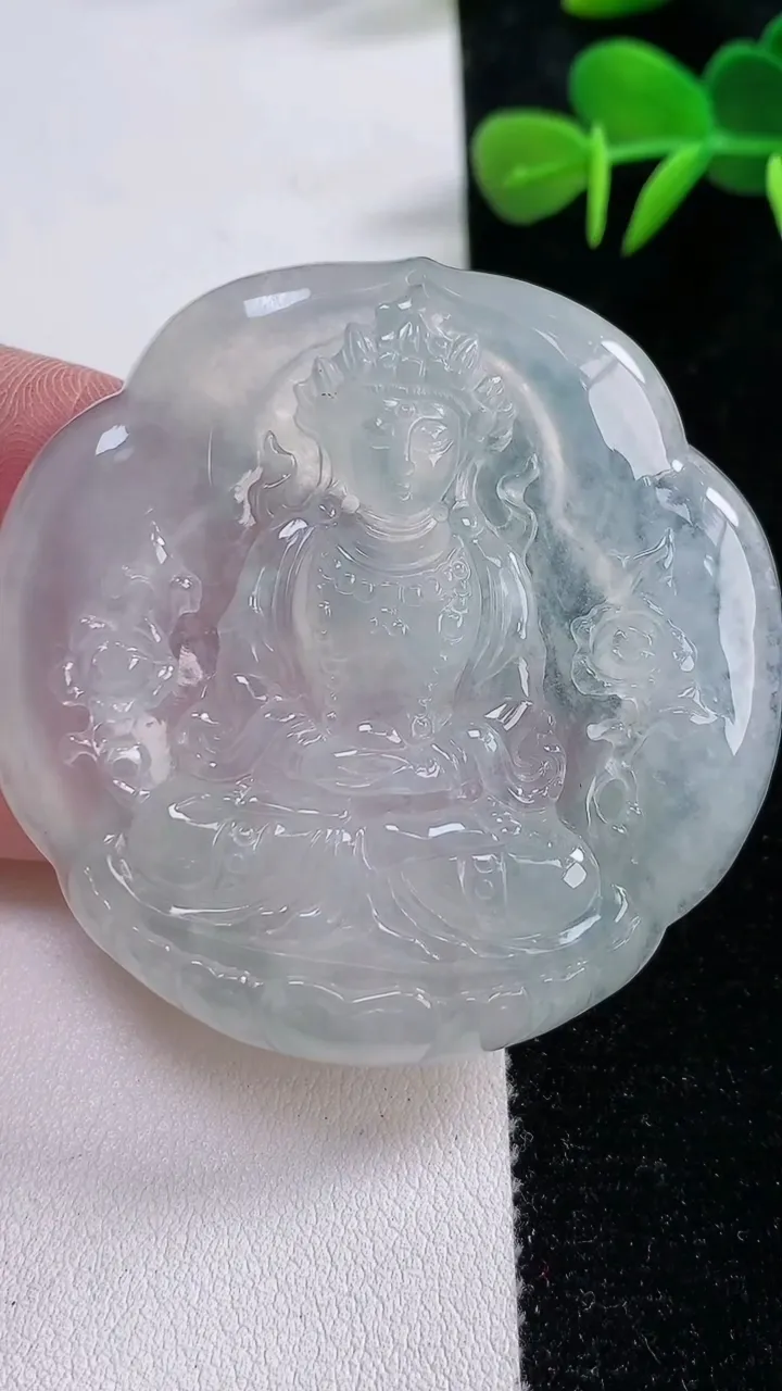 天然A货翡翠种白冰度母观音吊坠，尺寸51-7，重:33.88g
12月17日