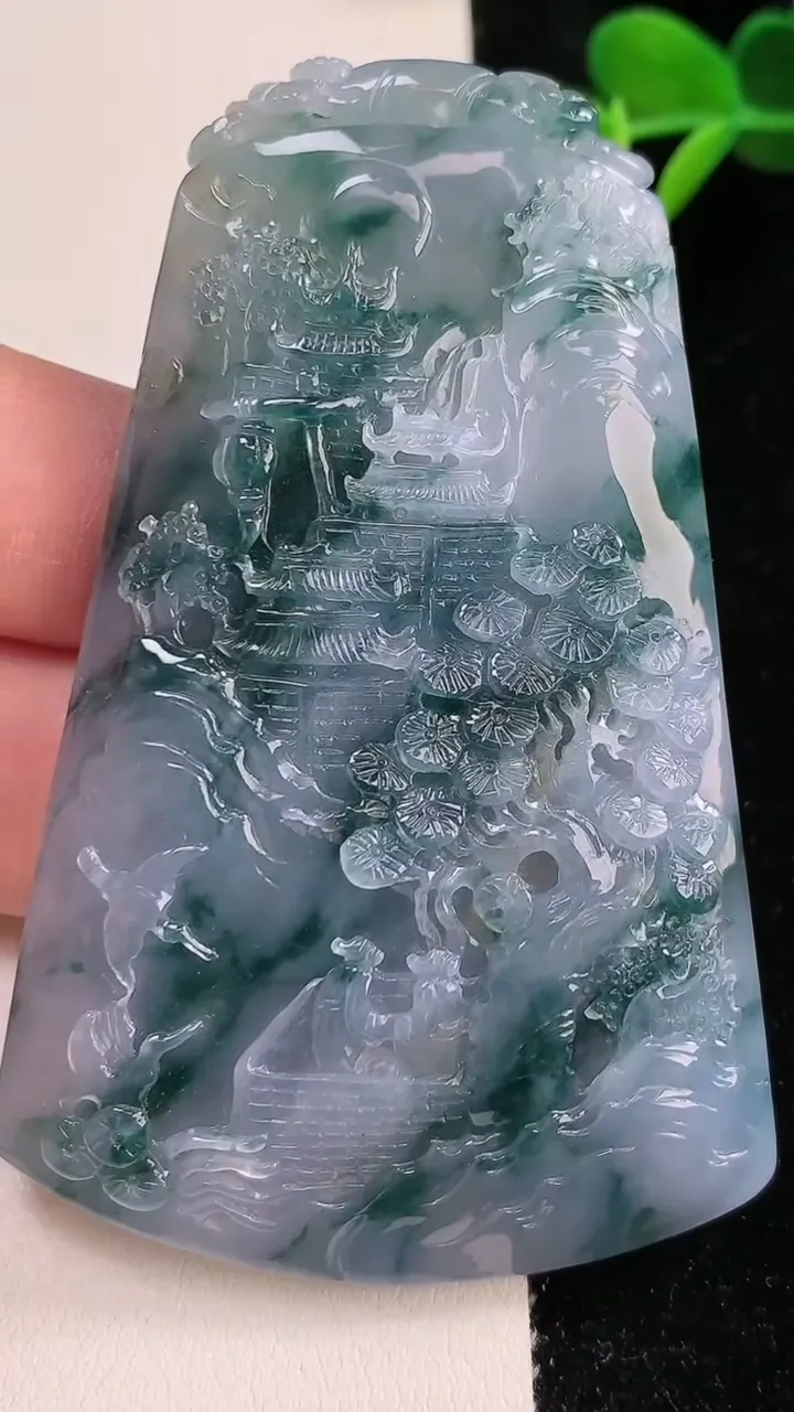 天然A货翡翠紫罗兰飘花山水牌吊坠，尺寸73-47-8，重:53.61g
12月17日