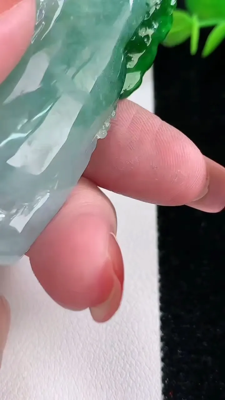 天然A货翡翠山水牌吊坠，尺寸74-40-24，重:47.91g
12月17日