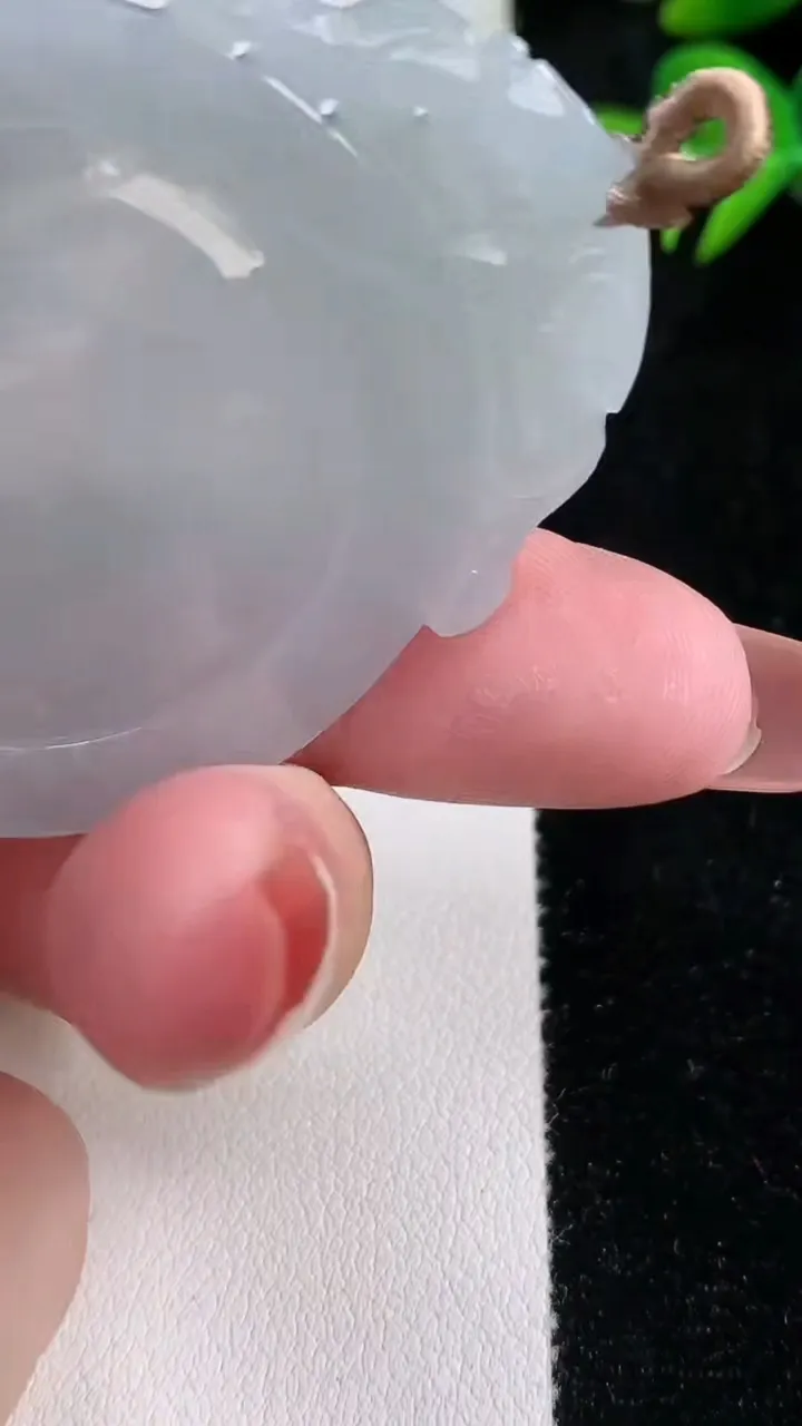 天然A货翡翠龙牌吊坠，尺寸54-43.2-5.6，重量:25.47g
12月17日