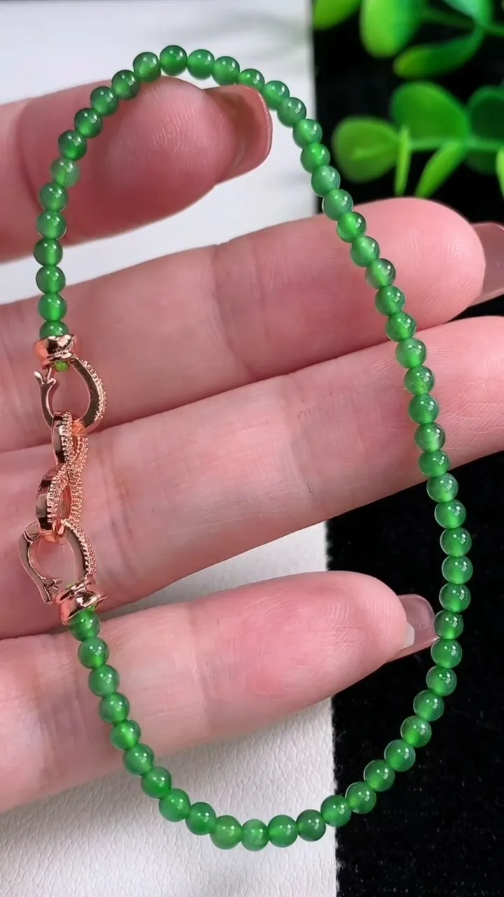 天然A货翡翠小米珠手串，尺寸3-60颗，重量:4.33g12月17日
工厂直销收藏佳品,种好水足，色泽均匀，有种有色，上手高大气！