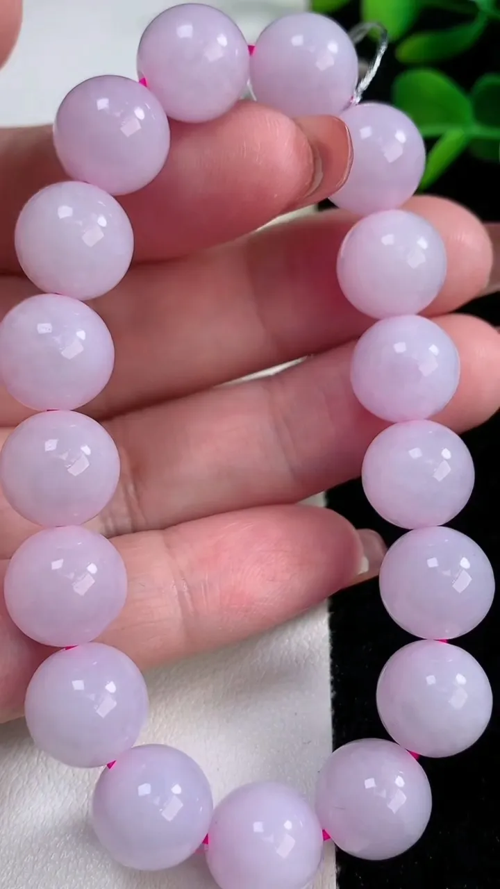 天然A货翡翠紫罗兰圆珠手串，尺寸11.8-17颗，重量:48.45g12月17日
工厂直销收藏佳品,种好水足，色泽均匀，有种有色，上手高大气！