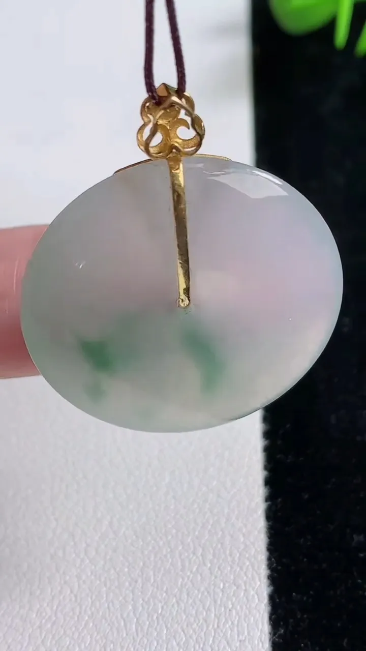天然A货翡翠种飘花平安扣吊坠，尺寸29.5-5，重量:9.18g
12月17日