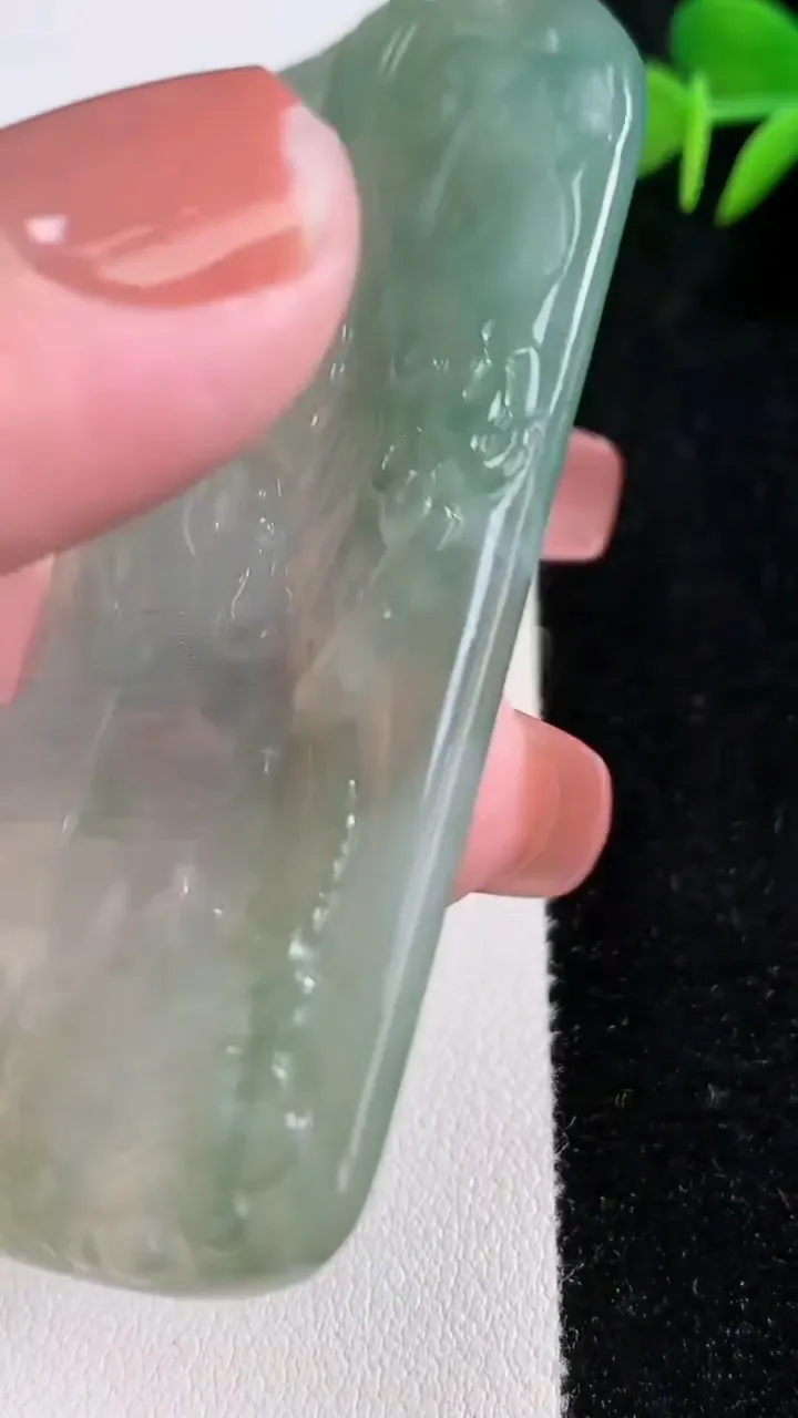 天然A货翡翠文殊菩萨吊坠，尺寸76-38.5-5，重量:34.12g
12月17日