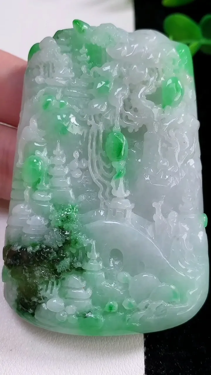 天然A货翡翠山水牌吊坠，尺寸73.6-49-13.6，重:113.18g
12月17日