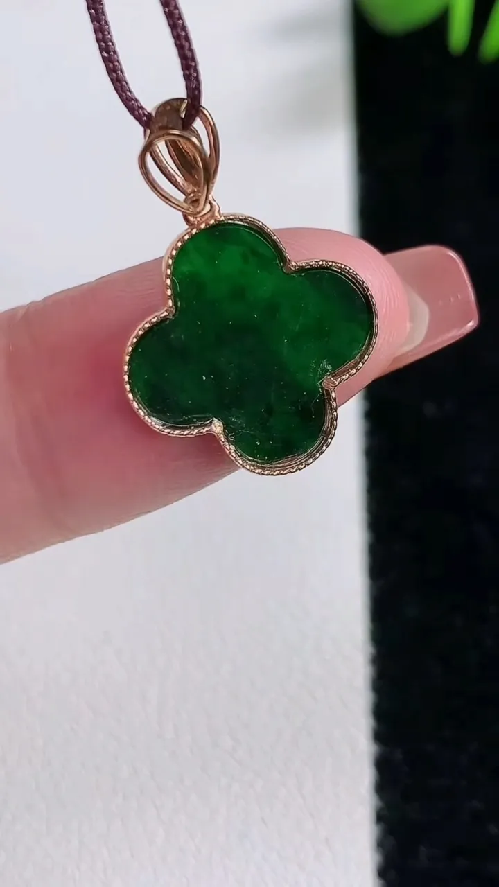 天然A货翡翠四叶草吊坠，尺寸21-15-2，重:1.11g
12月17日