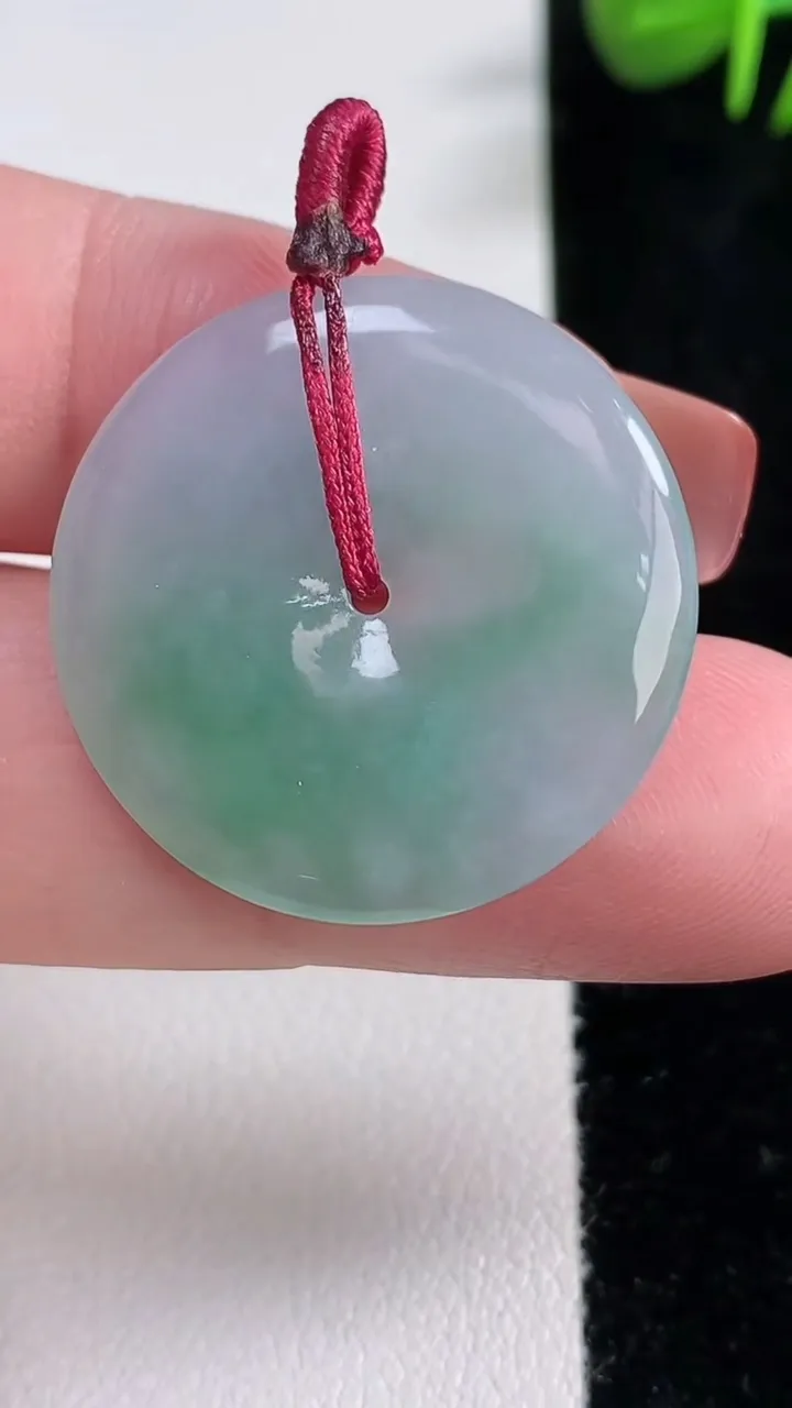 天然A货翡翠平安扣吊坠，尺寸27.5-3.5，重量:6.00g
12月17日