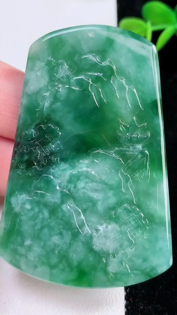 天然A货翡翠山水牌吊坠，尺寸65-43-6.3，重:37.83g
12月17日