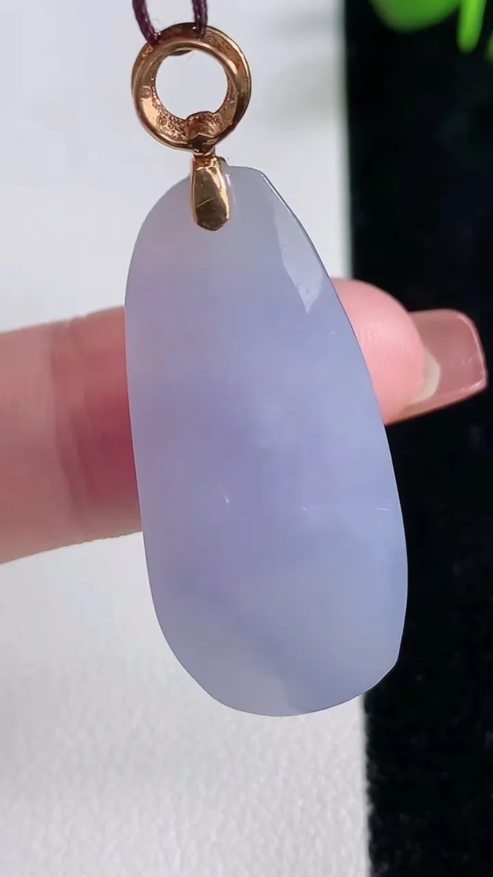 天然A货翡翠18K金紫罗兰福豆吊坠，尺寸34-15.6-9.4，重量:9.10g
12月17日