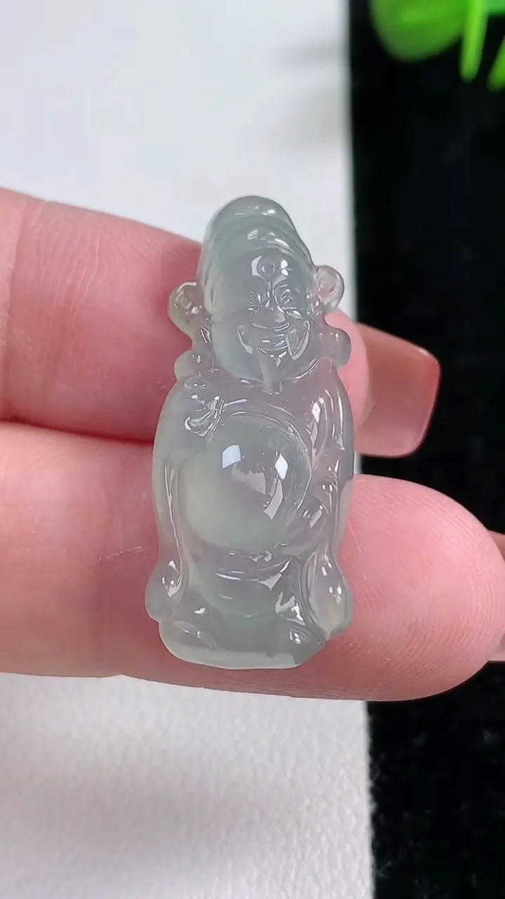 天然A货翡翠财神爷吊坠，尺寸32.5-13.7-5.6，重量:4.32g
12月17日