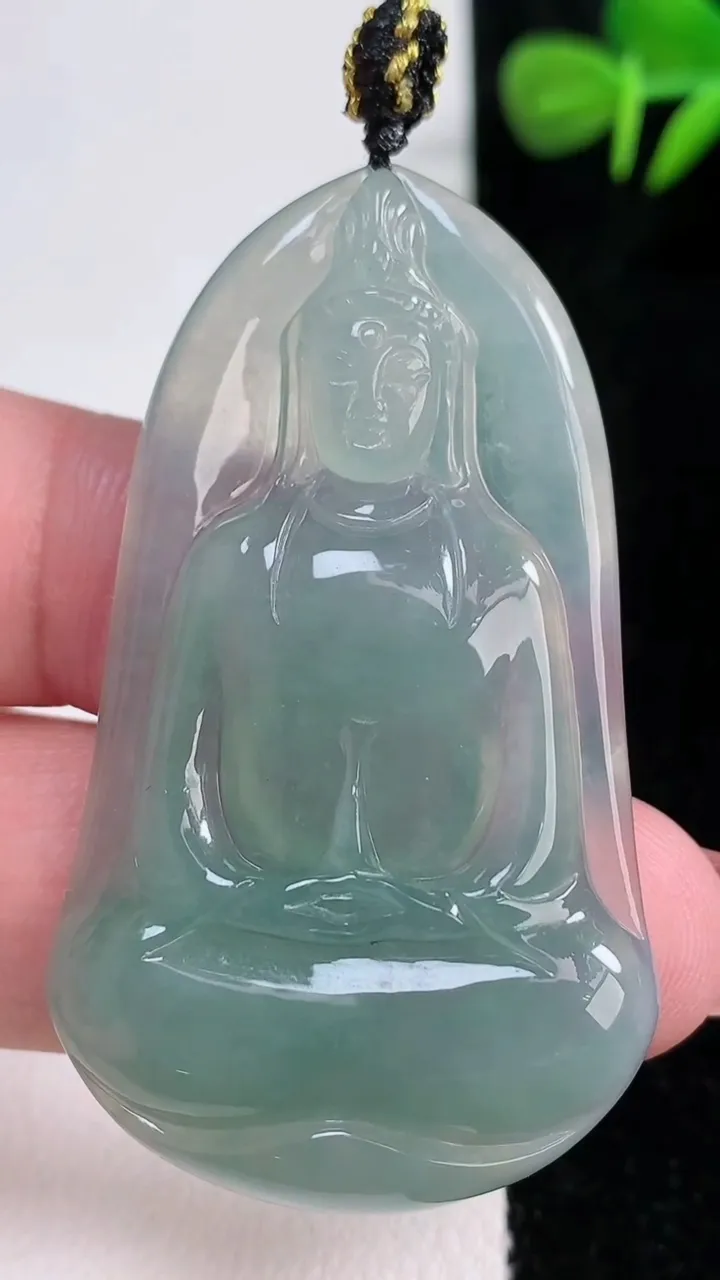 天然A货翡翠观音菩萨吊坠，尺寸53.5-31-5.4，重量:15.64g
12月17日
