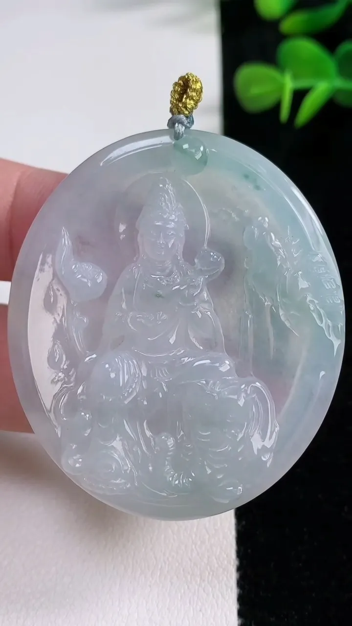 天然A货翡翠冰种飘花普贤菩萨吊坠，尺寸50.6-43.8-5.4，重量:23.89g
12月17日