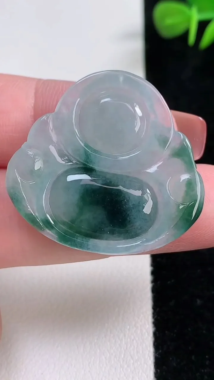 天然A货翡翠冰种飘花佛公吊坠，尺寸31-33.4-5，重量:7.63g
12月17日