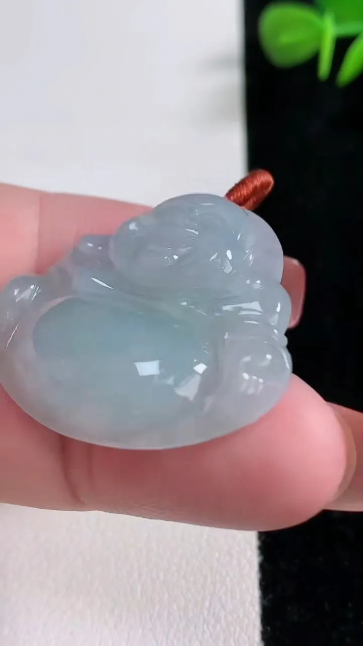 天然A货翡翠佛公吊坠，尺寸30.9-35.3-5.8，重量:9.17g
12月17日