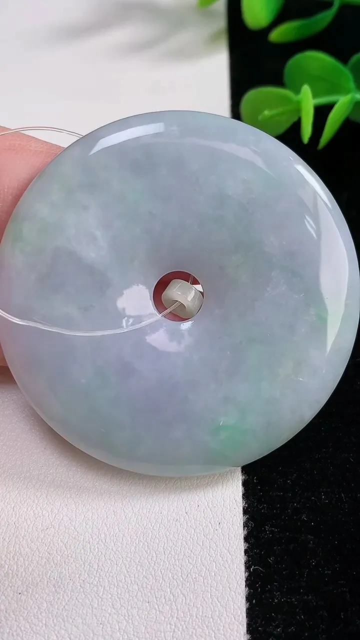 天然A货翡翠春带彩紫罗兰平安扣吊坠，尺寸55-6.8，重:43.92g
12月17日