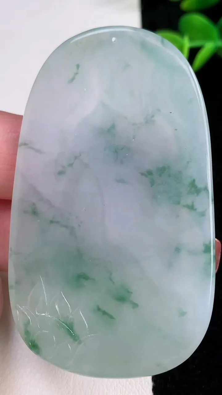 天然A货翡翠冰种飘花普贤菩萨吊坠，尺寸67.7-39.7-5.8，重量:37.10g
12月17日