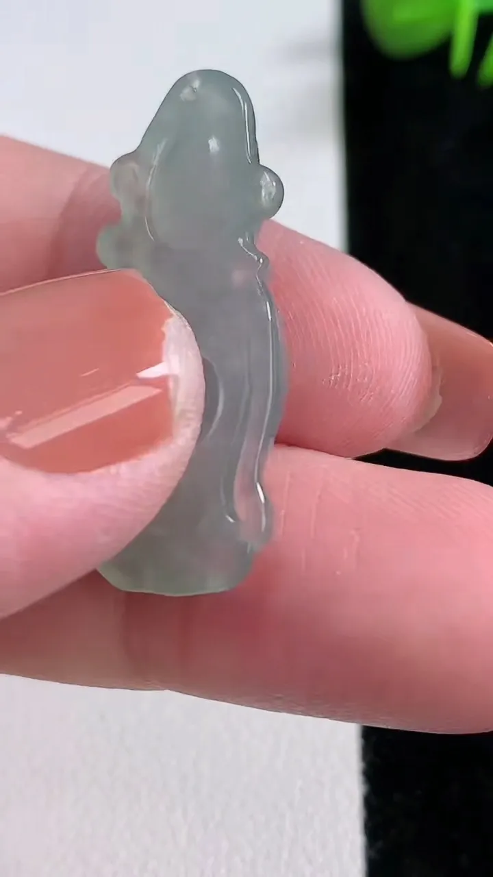 天然A货翡翠财神爷吊坠，尺寸32.5-13.7-5.6，重量:4.32g
12月17日