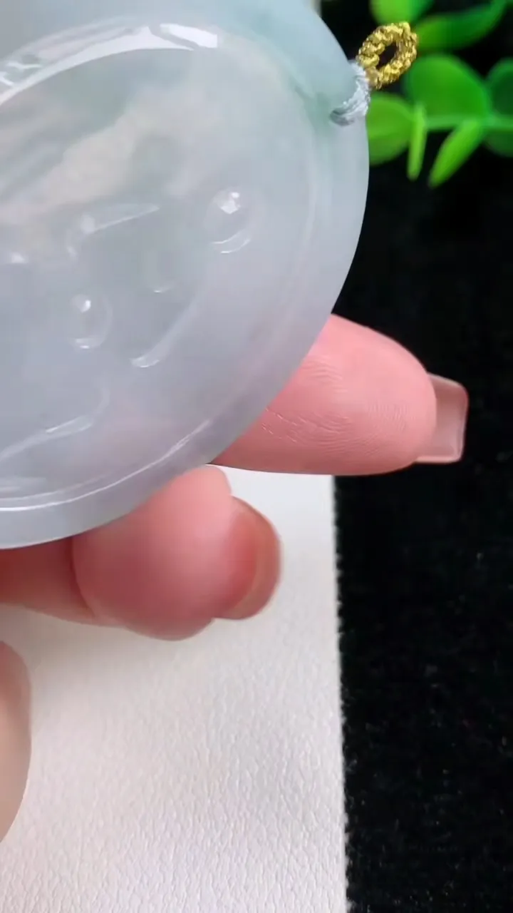 天然A货翡翠冰种飘花普贤菩萨吊坠，尺寸50.6-43.8-5.4，重量:23.89g
12月17日