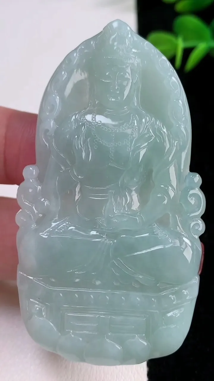 天然A货翡翠观音菩萨吊坠，尺寸70.2-38.6-5.5，重量:34.37g
12月17日