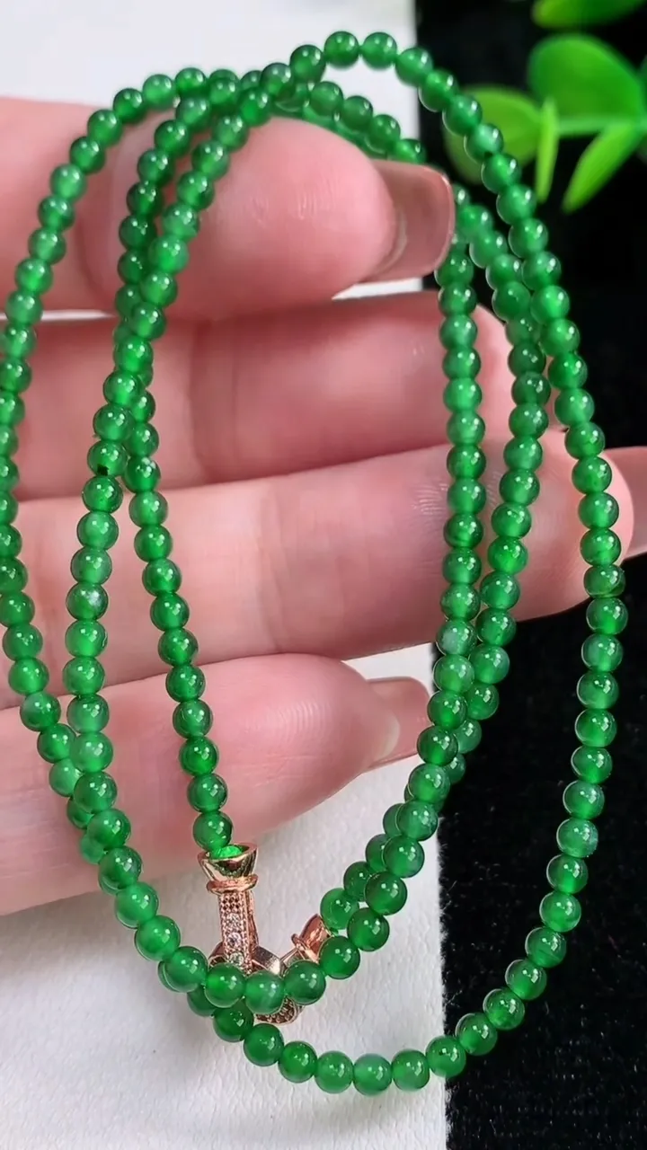 天然A货翡翠小米珠项链，尺寸6-186，重量:13.10g12月17日
工厂直销收藏佳品,种好水足，色泽均匀，有种有色，上手高大气！