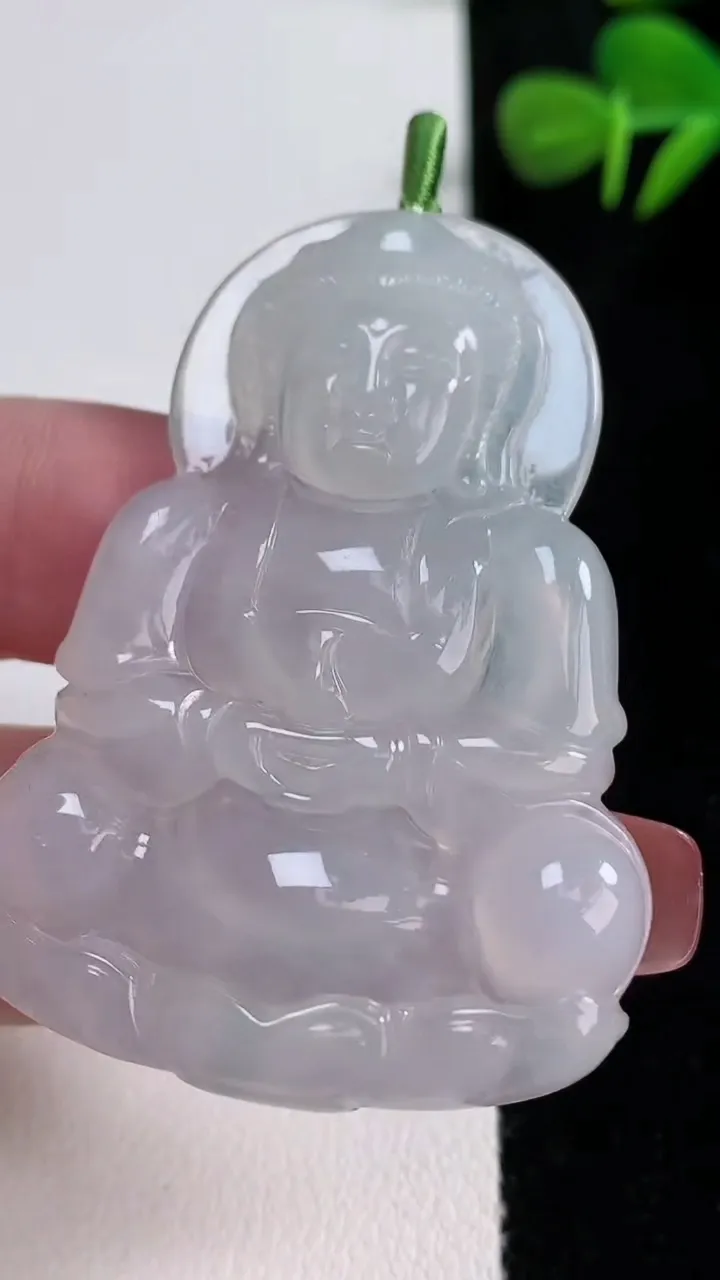 天然A货翡翠观音菩萨吊坠，尺寸52.3-37.4-5.4，重量:16.36g
12月17日