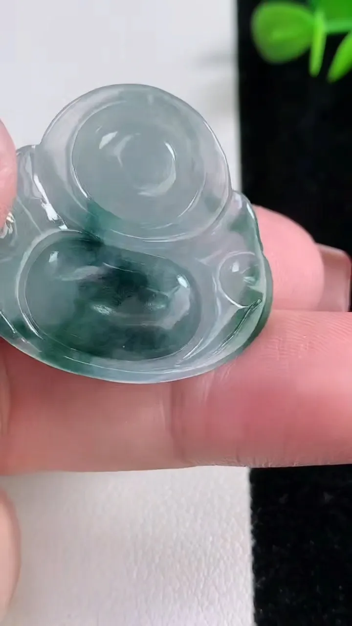 天然A货翡翠冰种飘花佛公吊坠，尺寸31-33.4-5，重量:7.63g
12月17日