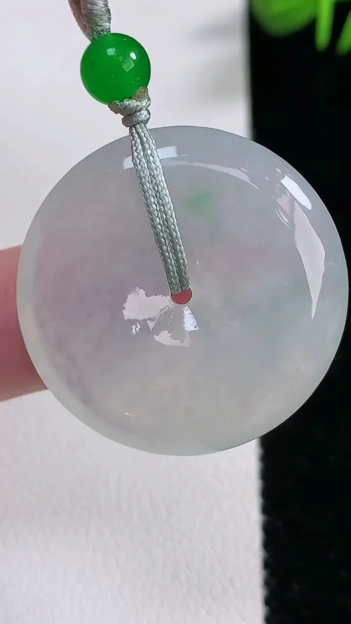 天然A货翡翠平安扣吊坠，尺寸28.9-5.6，重:9.42g
12月17日