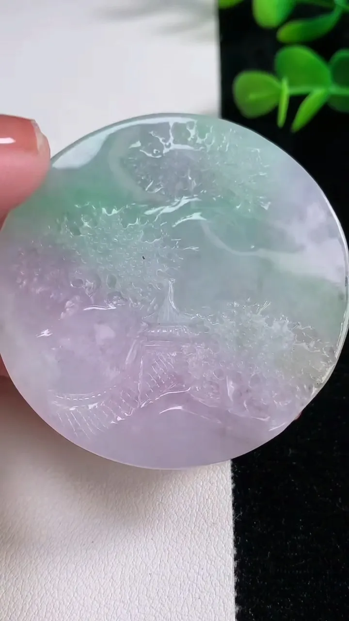 天然A货翡翠春带彩紫罗兰山水牌吊坠，尺寸53.2-7.2，重量:42.03g
12月17日