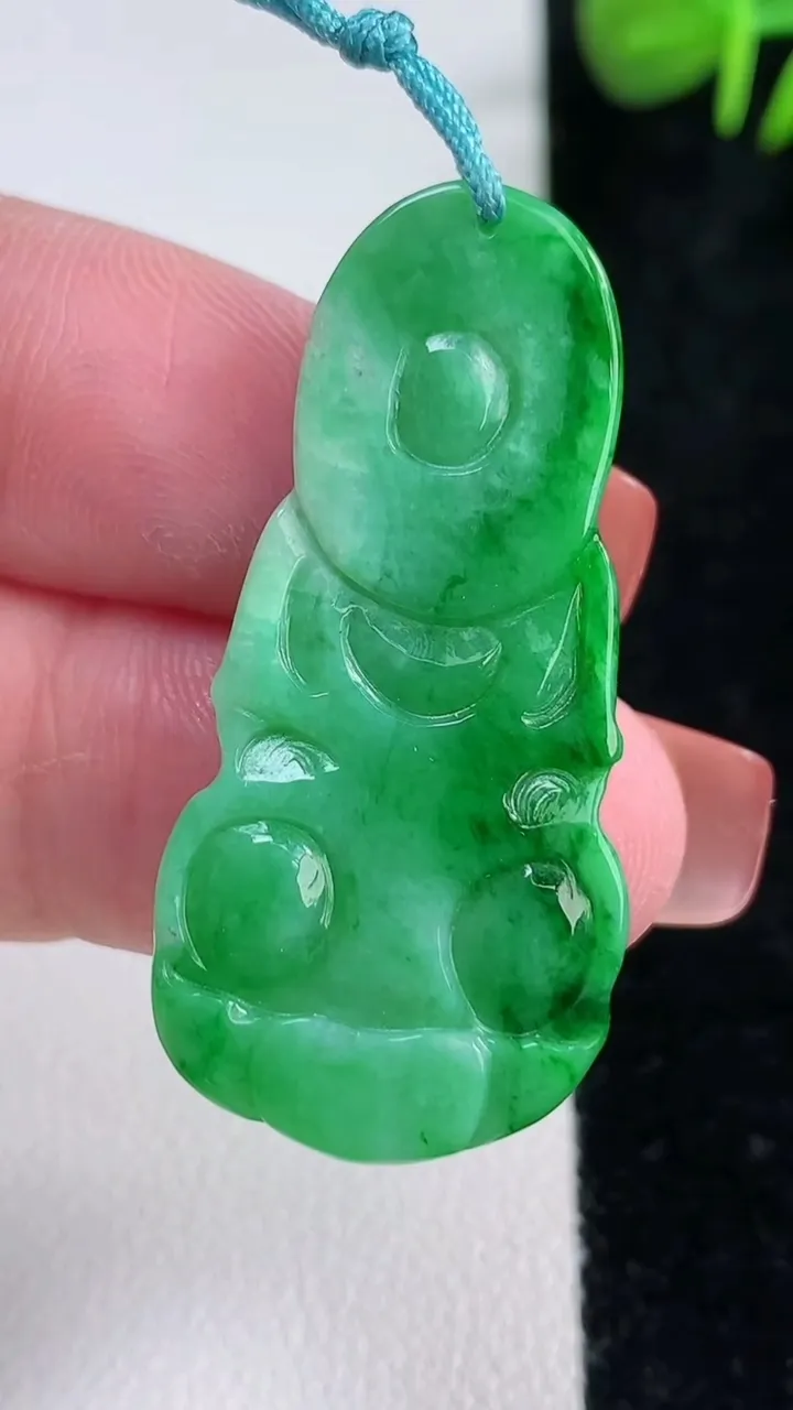 天然A货翡翠观音菩萨吊坠，尺寸39-18.8-4.5，重量:5.83g
12月17日