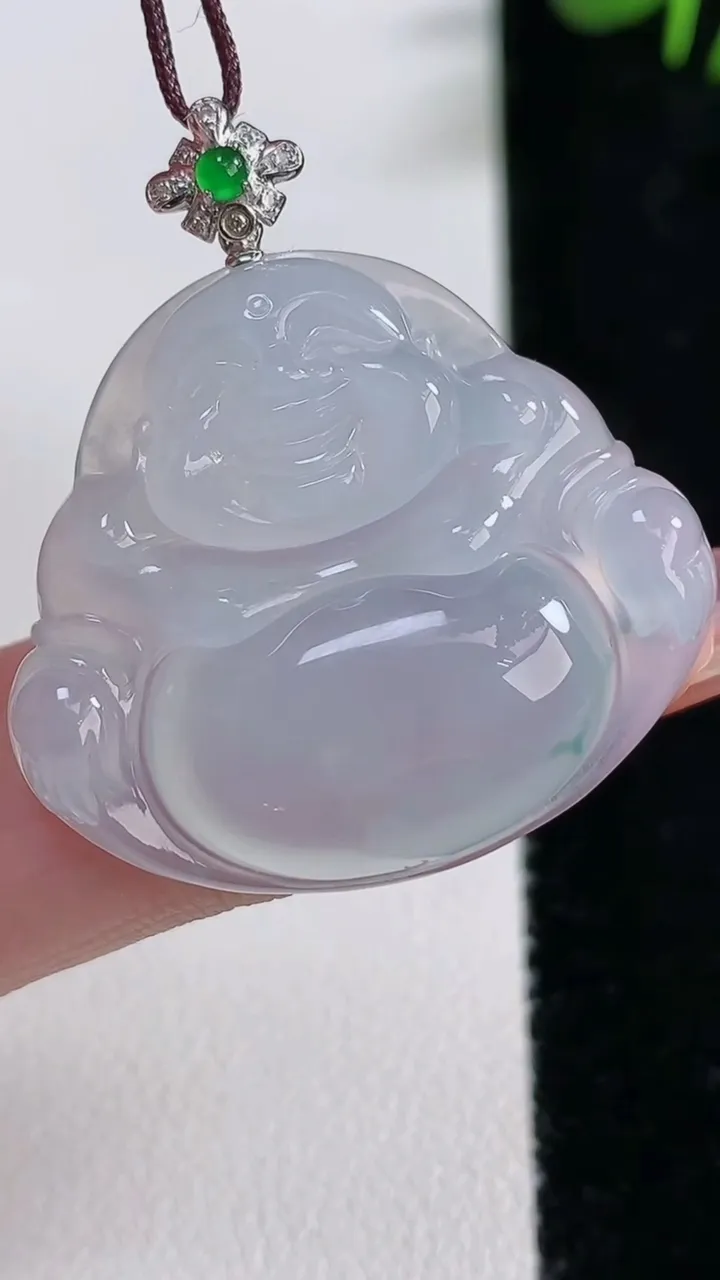 天然A货翡翠种飘花佛公吊坠，尺寸26.6-30-5.6，重量:7.35g
12月17日